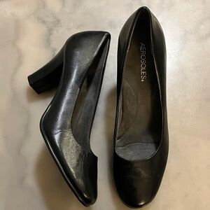 AEROSOLES Women's Classic Black Heels